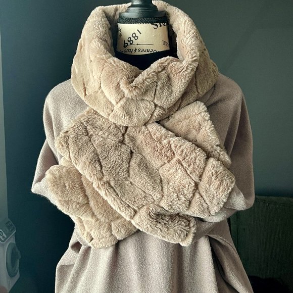 JOSEPH RIBKOFF NUDE COLOR SIZE 2 COWL LONGSLEEVES - Picture 3 of 7